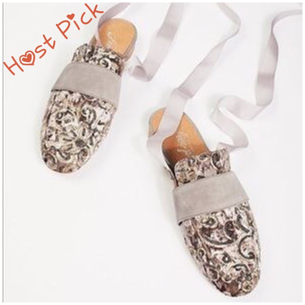 FREE PEOPLE  Parisian Wrap Purple Lace Up Loafers